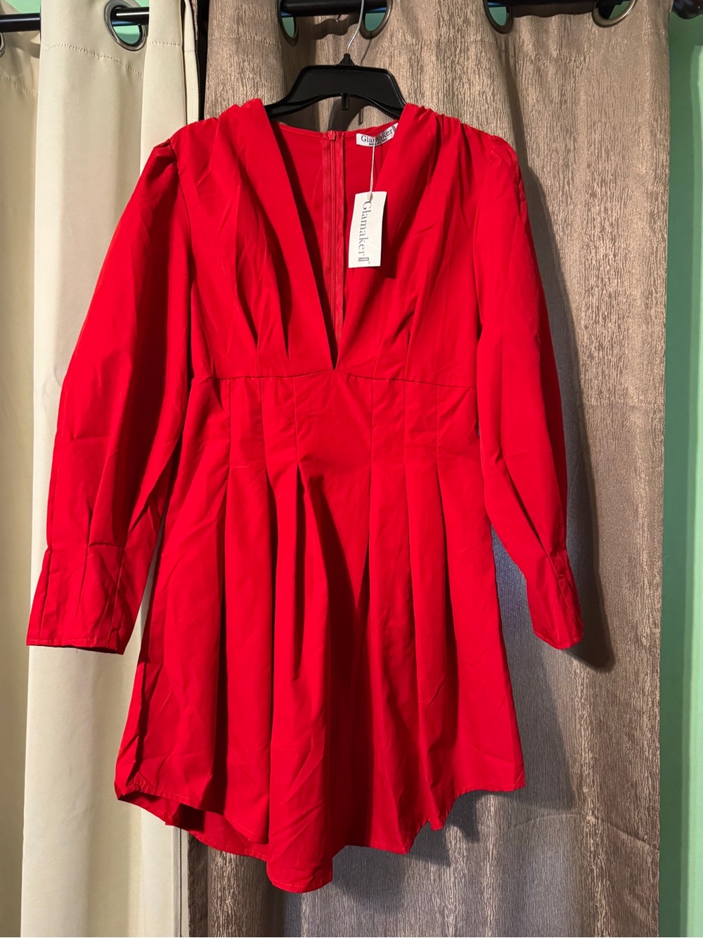 Glamaker Vibrant Long Sleeve V-Neck Mid Length Pleated Waist Women’s Size M NWT